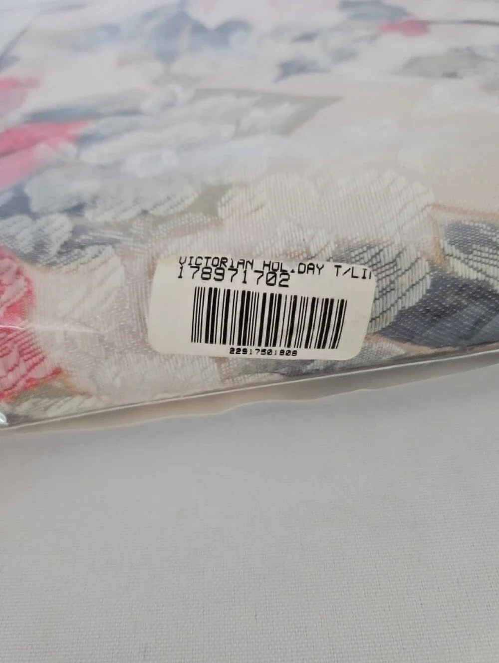 Homescapes Victorian Holiday Floral Fabric Oblong Tablecloth 60